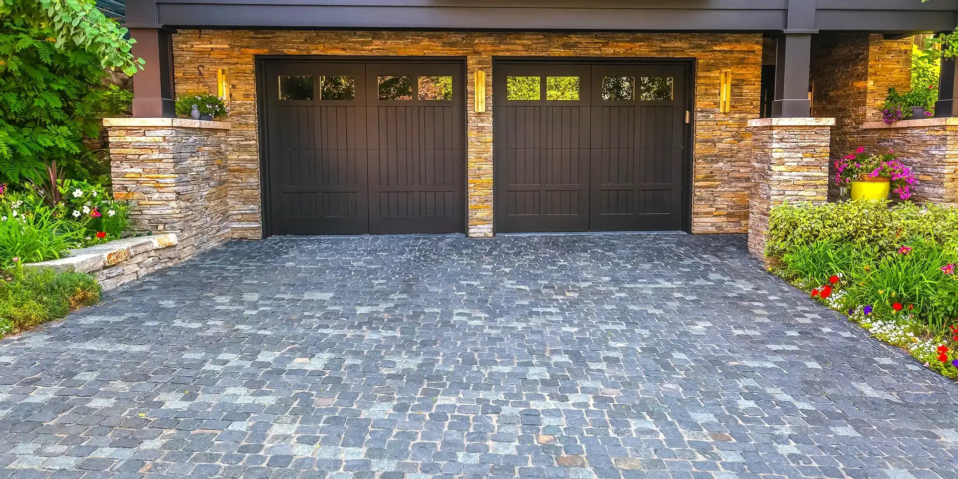 Top Trends In Custom Garage Doors For Modern Homes